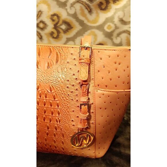 Elegant Orange Shoulder Bag - Picture 1 of 11